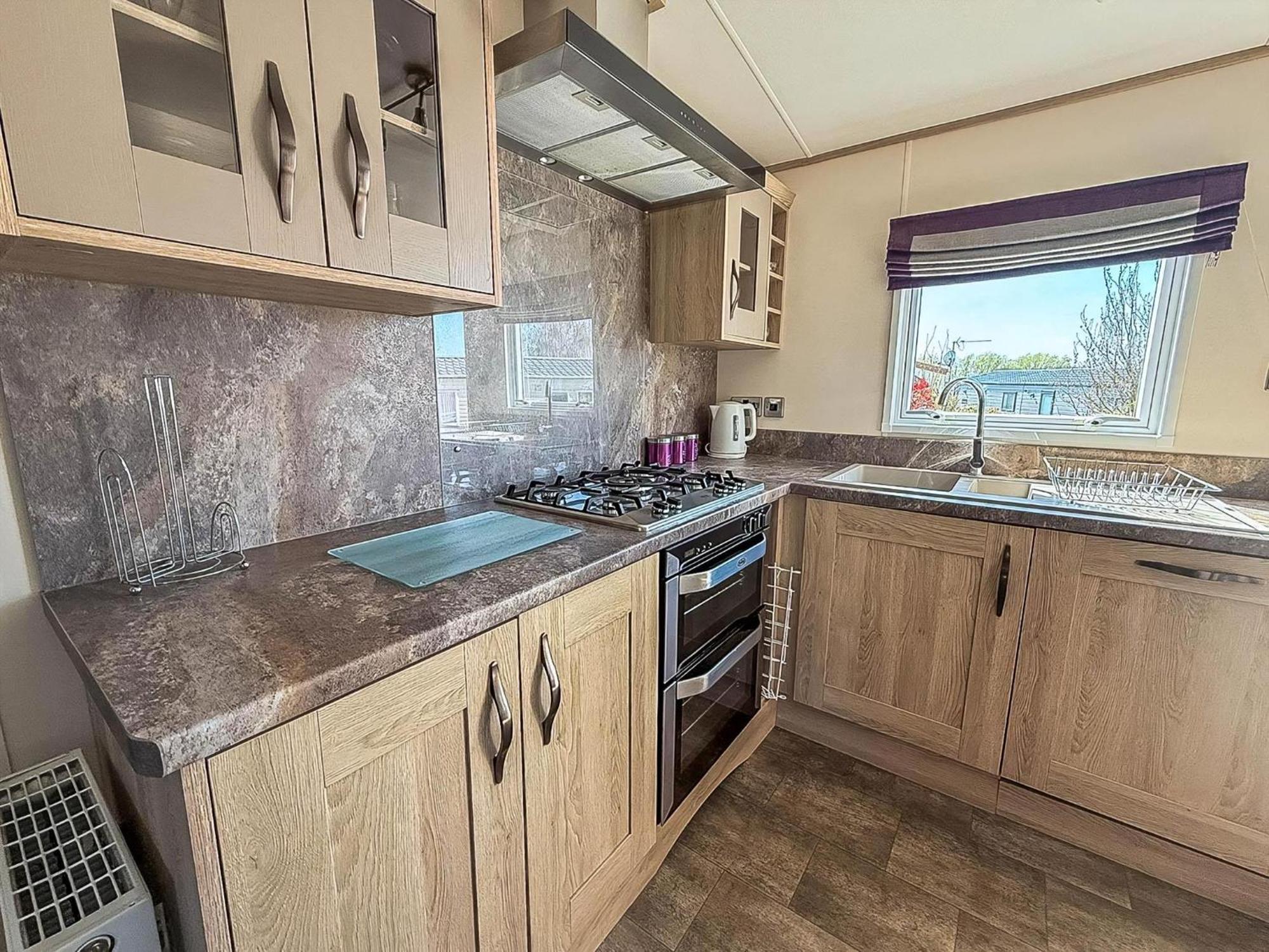 Beautiful Lodge At Manor Park In Hunstanton Ref 23018K Bagian luar foto